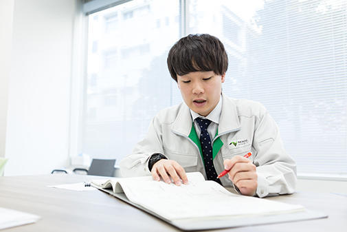 トンネル内の非常用設備とジェットファンを設計。